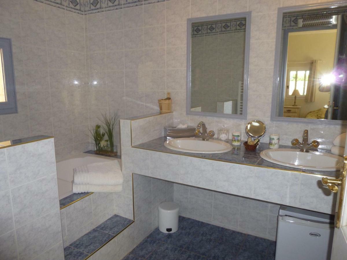 Les Chambres Des Taillades Les Taillades Екстериор снимка